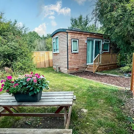 Beautiful 1-Bed Modern Shepherds Hut Near Bath Tatil Evi