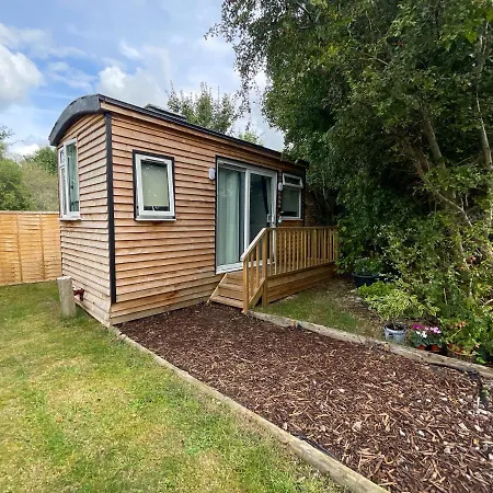 Beautiful 1-Bed Modern Shepherds Hut Near Bath * بريستول