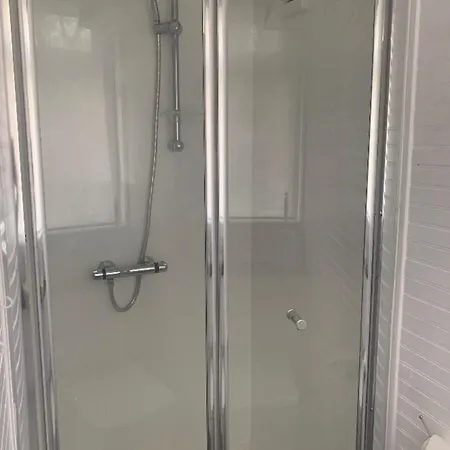 Beautiful 1-Bed Modern Shepherds Hut Near Bath * Bristol