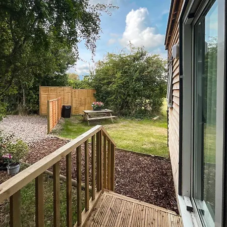 Beautiful 1-Bed Modern Shepherds Hut Near Bath * Bristol