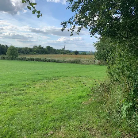 Beautiful 1-Bed Modern Shepherds Hut Near Bath * Bristol